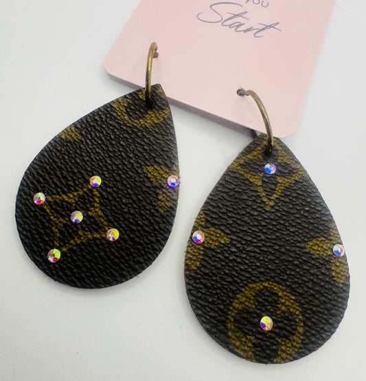 Designer Earrings: Connect the Dots