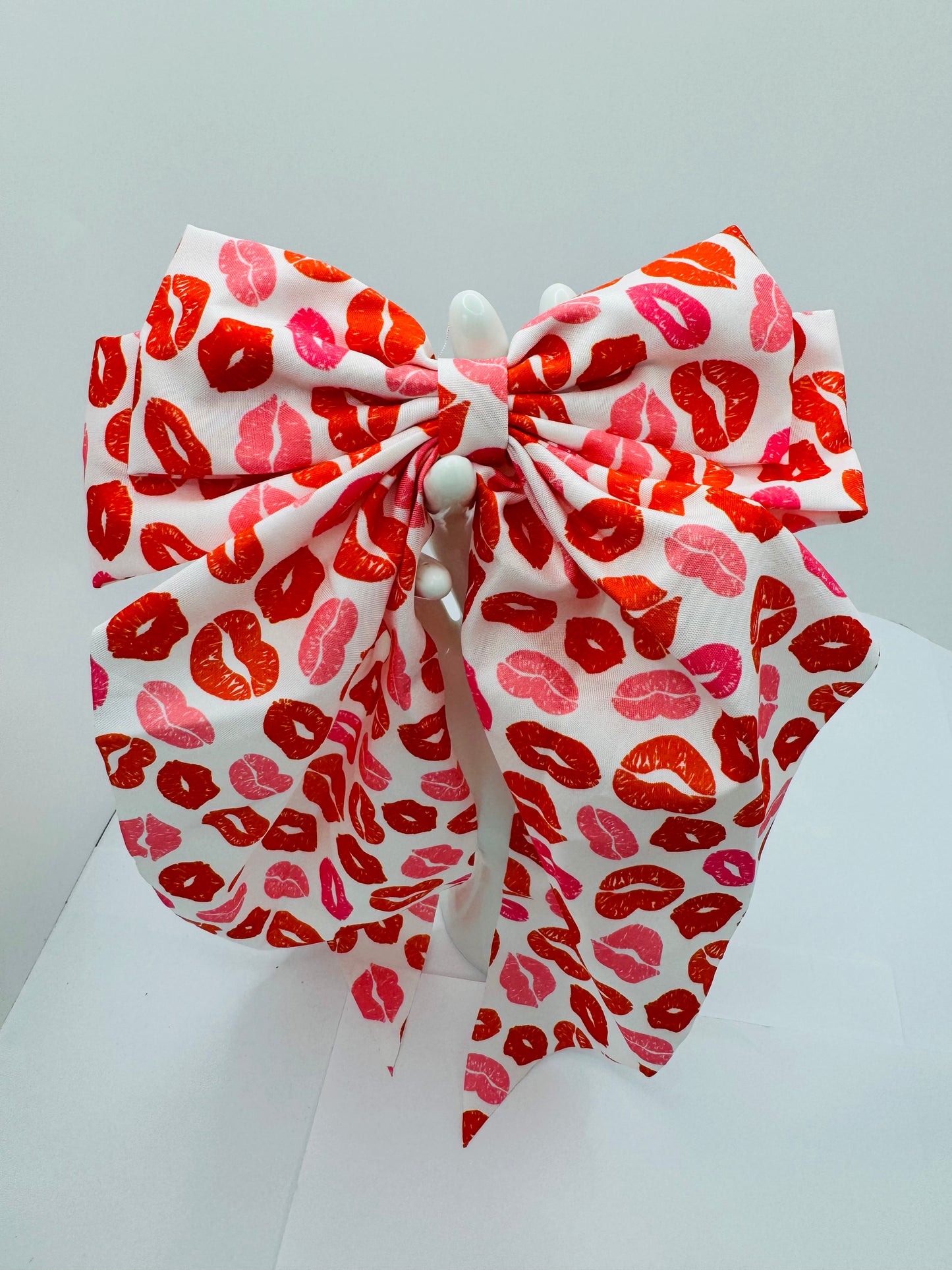Large Kiss Bow