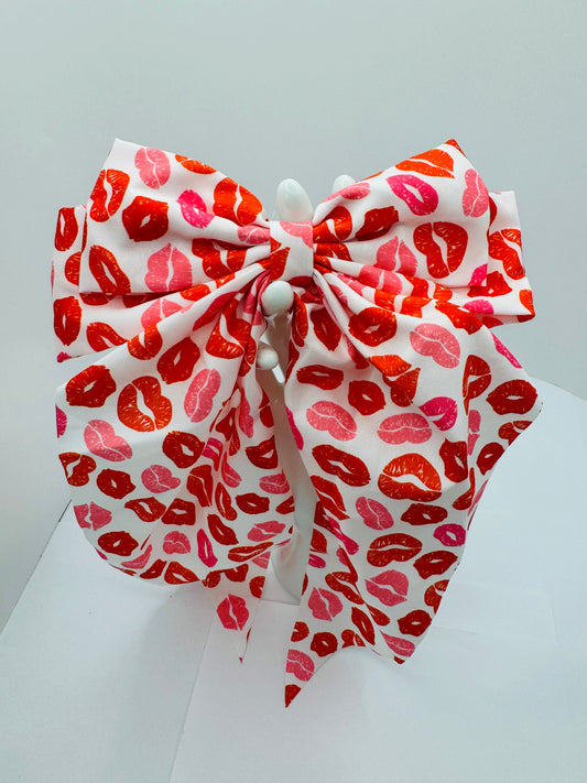 Large Kiss Bow