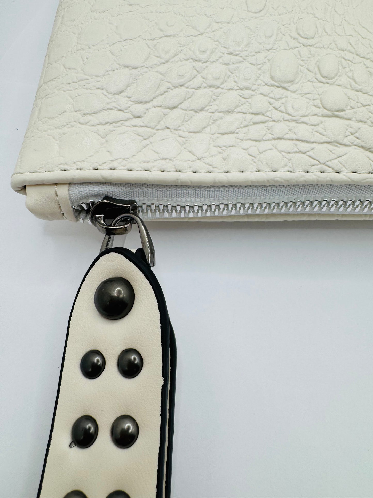 Wristlet - Gator White