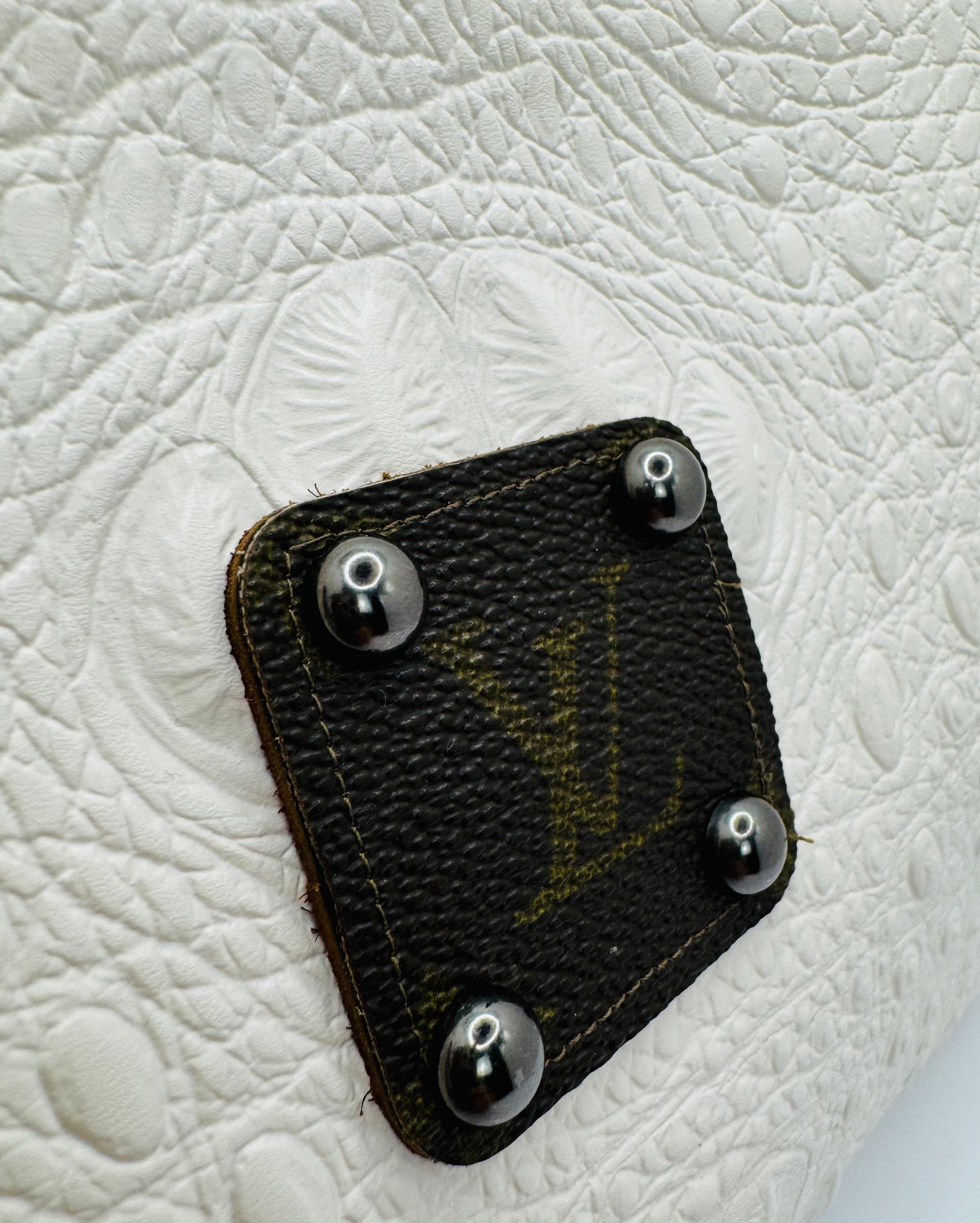 Wristlet - Gator White